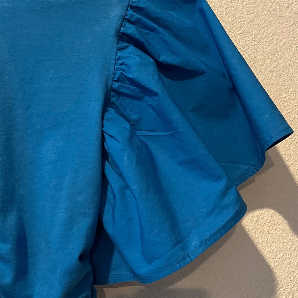 Zara Teal Puff Sleeve Ruched at Waist Crop Top
100% cotton
Sz M - Picture 3 of 12